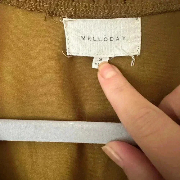 Bronze blouse with sleeves - Picture 3 of 4